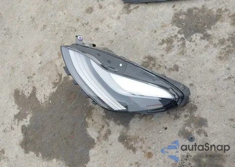 2022 Tesla Model Y Performance Dual Motor All-Wheel Drive z USA, uszkodzony, nr VIN 7SAYGDEF1NF485957